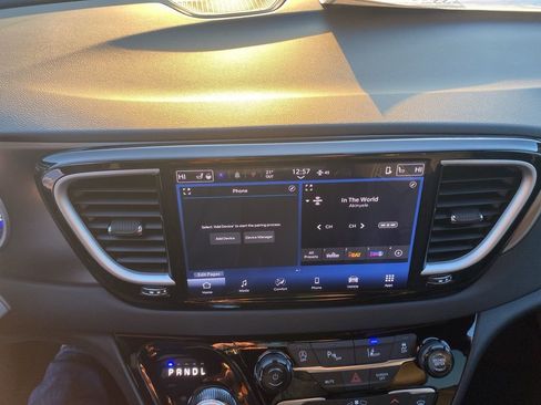 New 2026 Chrysler Pacifica Select image 29