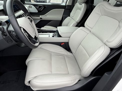 Used 2025 Lincoln Aviator Reserve w/ Equipment Group 201A image 11