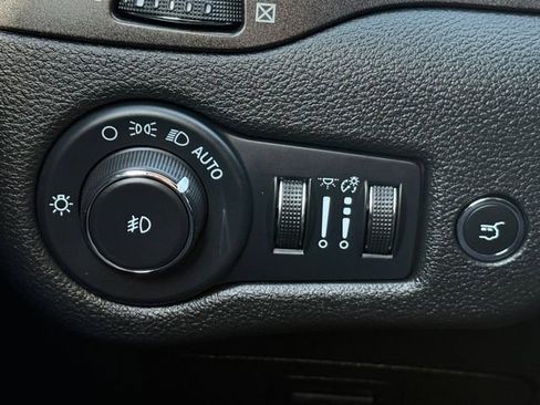 Used 2022 Jeep Cherokee Trailhawk w/ Sound & Nav Group image 12