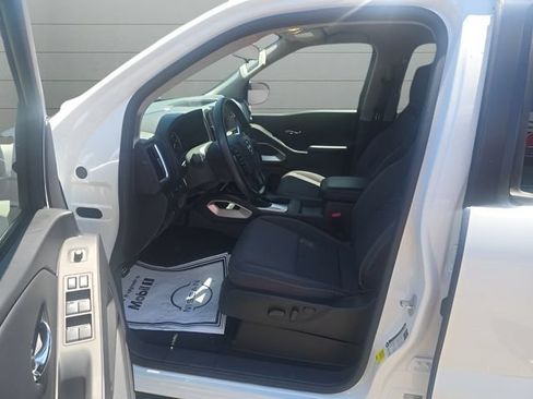 Certified 2025 Nissan Frontier SV w/ Tow Package AWD/4WD image 12