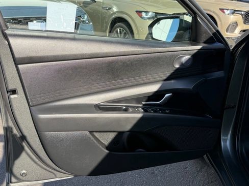 Used 2026 Hyundai Elantra Hybrid FWD image 33