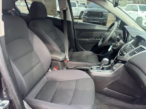 Used 2015 Chevrolet Cruze LT w/ Technology Package image 16