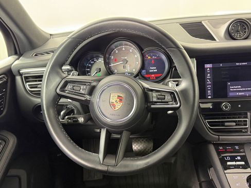 Certified 2023 Porsche Macan AWD/4WD image 21