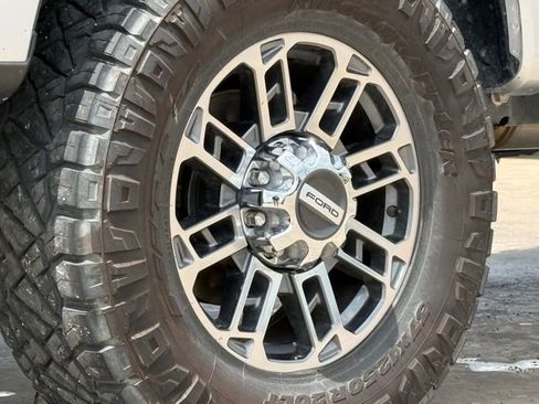 Used 2024 Ford F250 Limited w/ FX4 Off-Road Package image 14