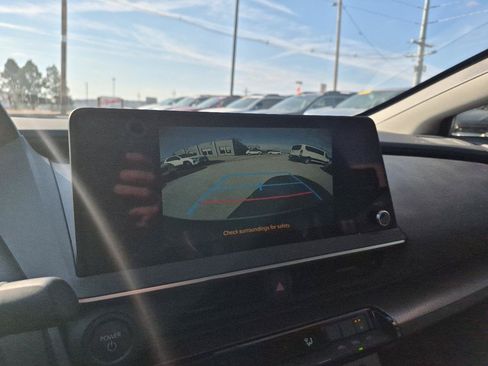 Used 2024 Toyota Prius XLE FWD image 21