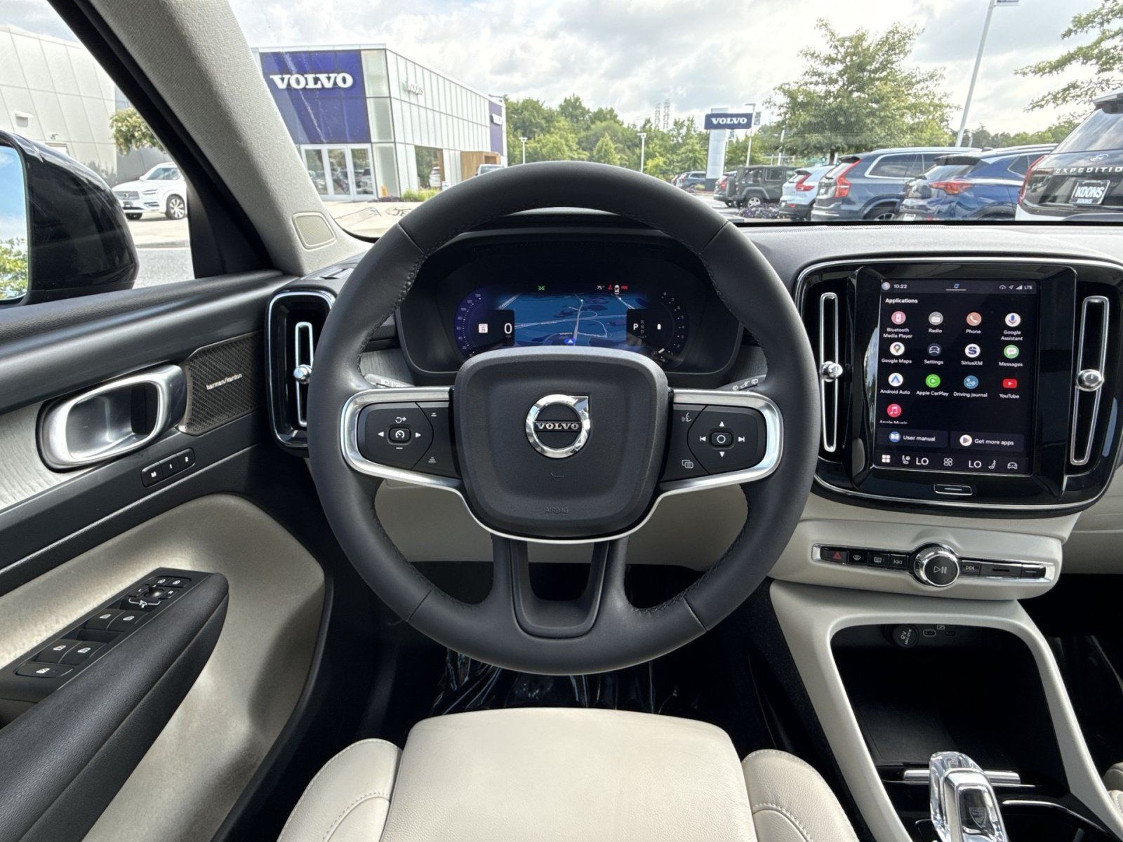 Certified 2023 Volvo XC40 B5 Ultimate w/ Climate Package AWD/4WD image 16