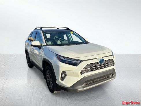 Used 2022 Toyota RAV4 Limited AWD/4WD image 5