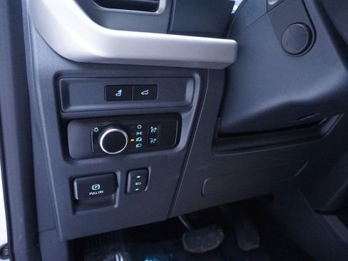 Used 2024 Ford Expedition Max XLT image 21