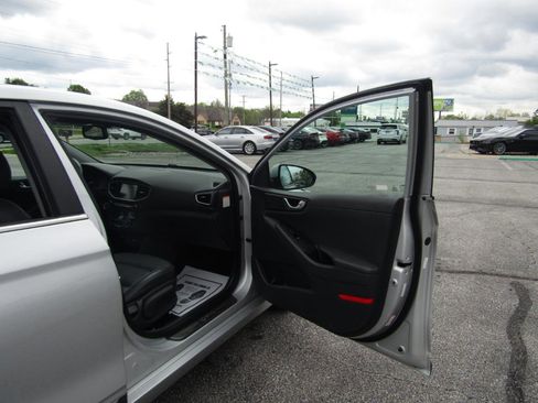 Used 2017 Hyundai Ioniq Limited FWD image 21