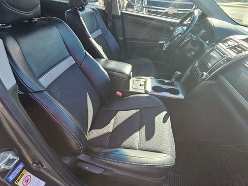 Used 2013 Toyota Camry SE image 16
