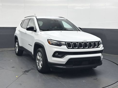 Used 2025 Jeep Compass Latitude AWD/4WD image 13
