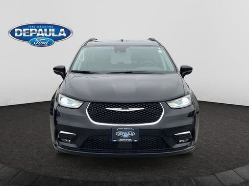 Used 2022 Chrysler Pacifica Touring-L image 10