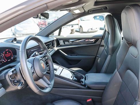 Used 2025 Porsche Panamera 4 image 21