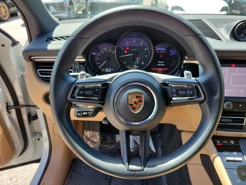 Certified 2025 Porsche Macan AWD/4WD image 34