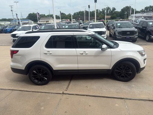 Used 2018 Ford Explorer XLT w/ XLT Appearance Package AWD/4WD image 5