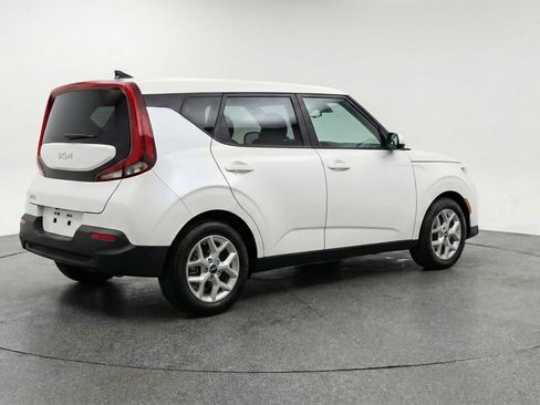 Used 2025 Kia Soul LX w/ LX Technology Package FWD image 9