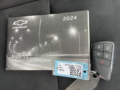 Certified 2024 Chevrolet Blazer EV RS image 40