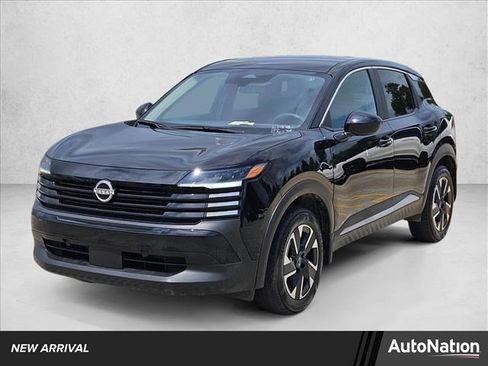 Used 2025 Nissan Kicks SV w/ Charging Package image 1