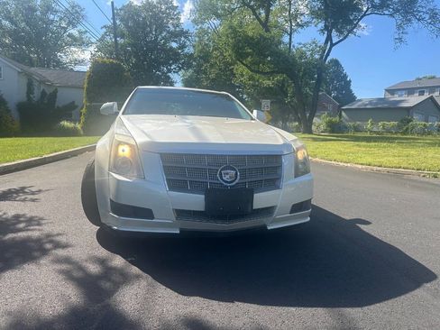 Used 2010 Cadillac CTS Luxury RWD image 2