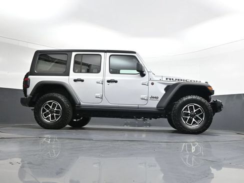 Used 2024 Jeep Wrangler Unlimited Rubicon AWD/4WD image 32