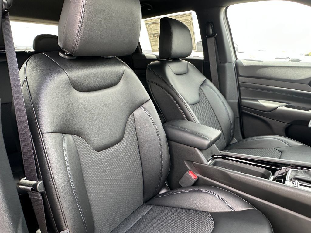 New 2026 Jeep Compass Latitude AWD/4WD image 16