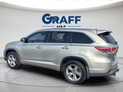 Used 2016 Toyota Highlander Limited Platinum w/ Four Season Floor Mat Package AWD/4WD image 4