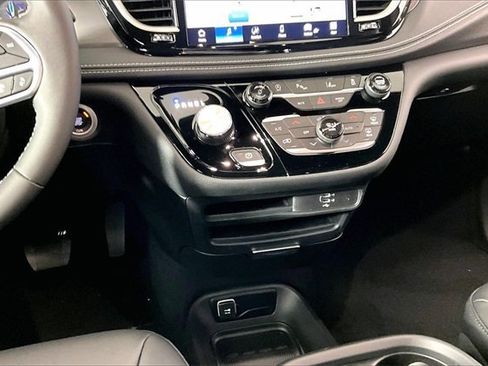 New 2026 Chrysler Pacifica Select image 7