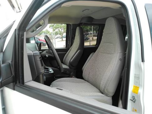 Used 2025 Chevrolet Express 3500 LT w/ LT Preferred Equipment Group RWD image 17