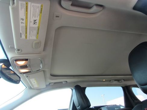 Used 2019 Jeep Cherokee Trailhawk AWD/4WD image 20