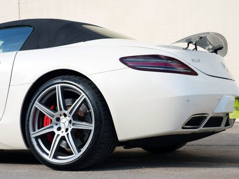 Used 2012 Mercedes-Benz SLS AMG Roadster image 52