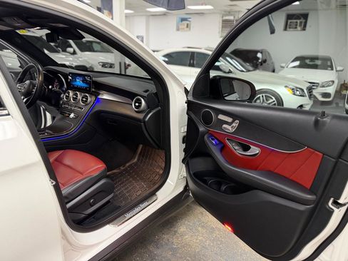 Used 2021 Mercedes-Benz GLC 300 4MATIC image 32