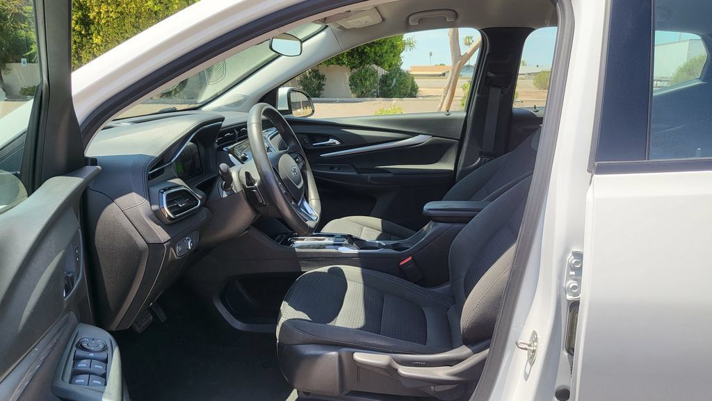 Used 2023 Chevrolet Bolt EUV LT FWD image 26