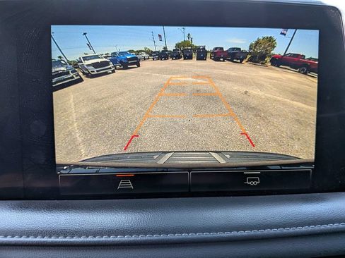Used 2023 GMC Yukon XL SLE w/ Gmc Pro Safety Plus Package RWD image 23