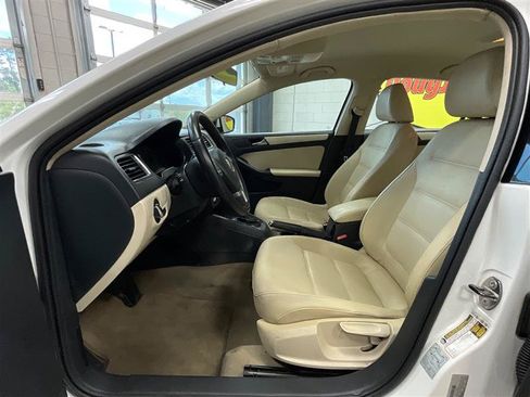 Used 2011 Volkswagen Jetta SE FWD image 11