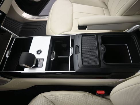 New 2025 Land Rover Range Rover SE image 30