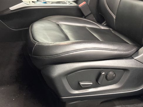 Used 2022 Ford Explorer XLT w/ Equipment Group 202A image 15