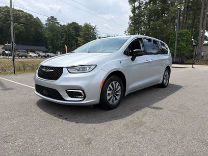 Used 2024 Chrysler Pacifica Limited