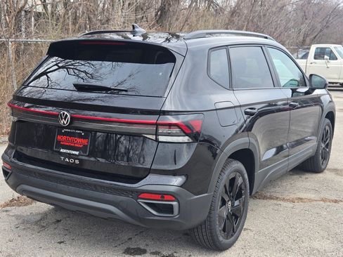 New 2026 Volkswagen Taos SE FWD image 5