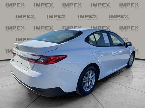 Used 2025 Toyota Camry LE image 5