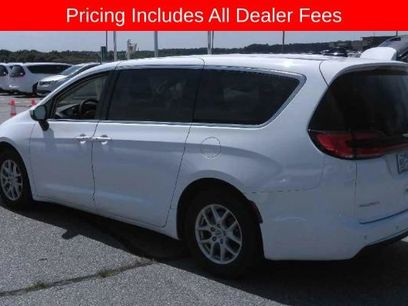 Used 2023 Chrysler Pacifica Touring-L
