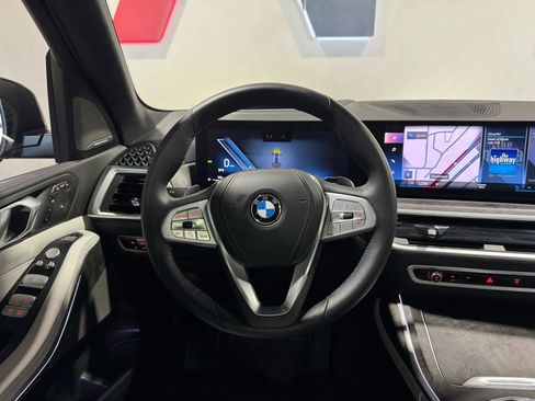 Used 2023 BMW X7 xDrive40i w/ Premium Package image 28