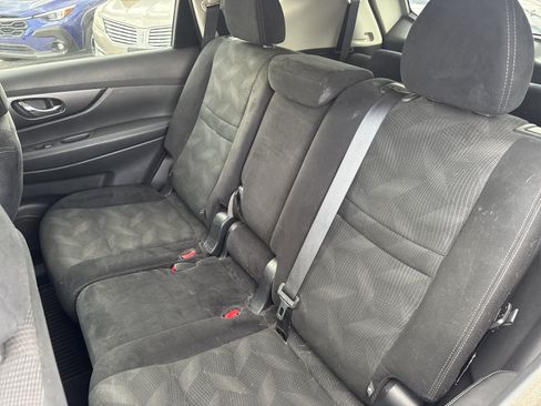 Used 2016 Nissan Rogue SV w/ SV Premium Package FWD image 11