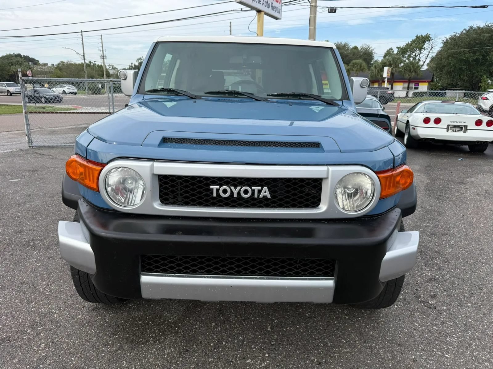 Used 2012 Toyota FJ Cruiser 4WD w/ Upgrade Pkg image 2
