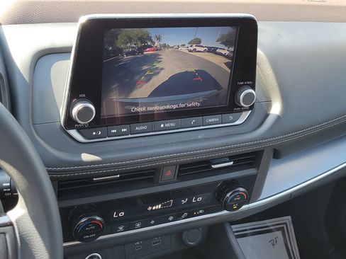 Used 2023 Nissan Rogue SV FWD image 25