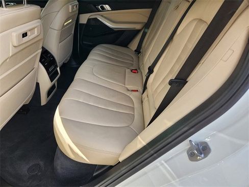 Used 2022 BMW X5 xDrive40i w/ Climate Comfort Package image 29
