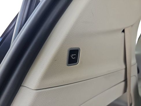 Used 2024 Chrysler Pacifica Touring-L FWD image 31
