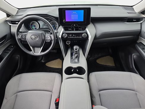 Used 2023 Toyota Venza LE image 9