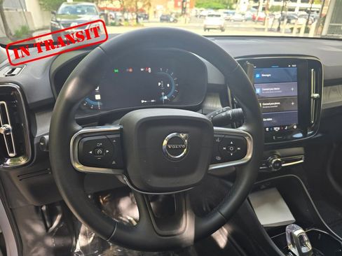 Used 2025 Volvo XC40 B5 Plus image 9