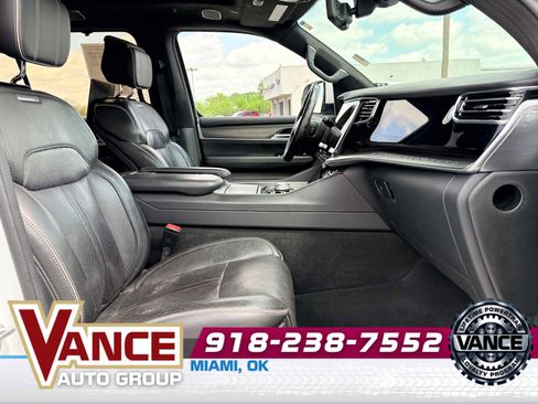 Used 2022 Jeep Grand Wagoneer Series II AWD/4WD image 21