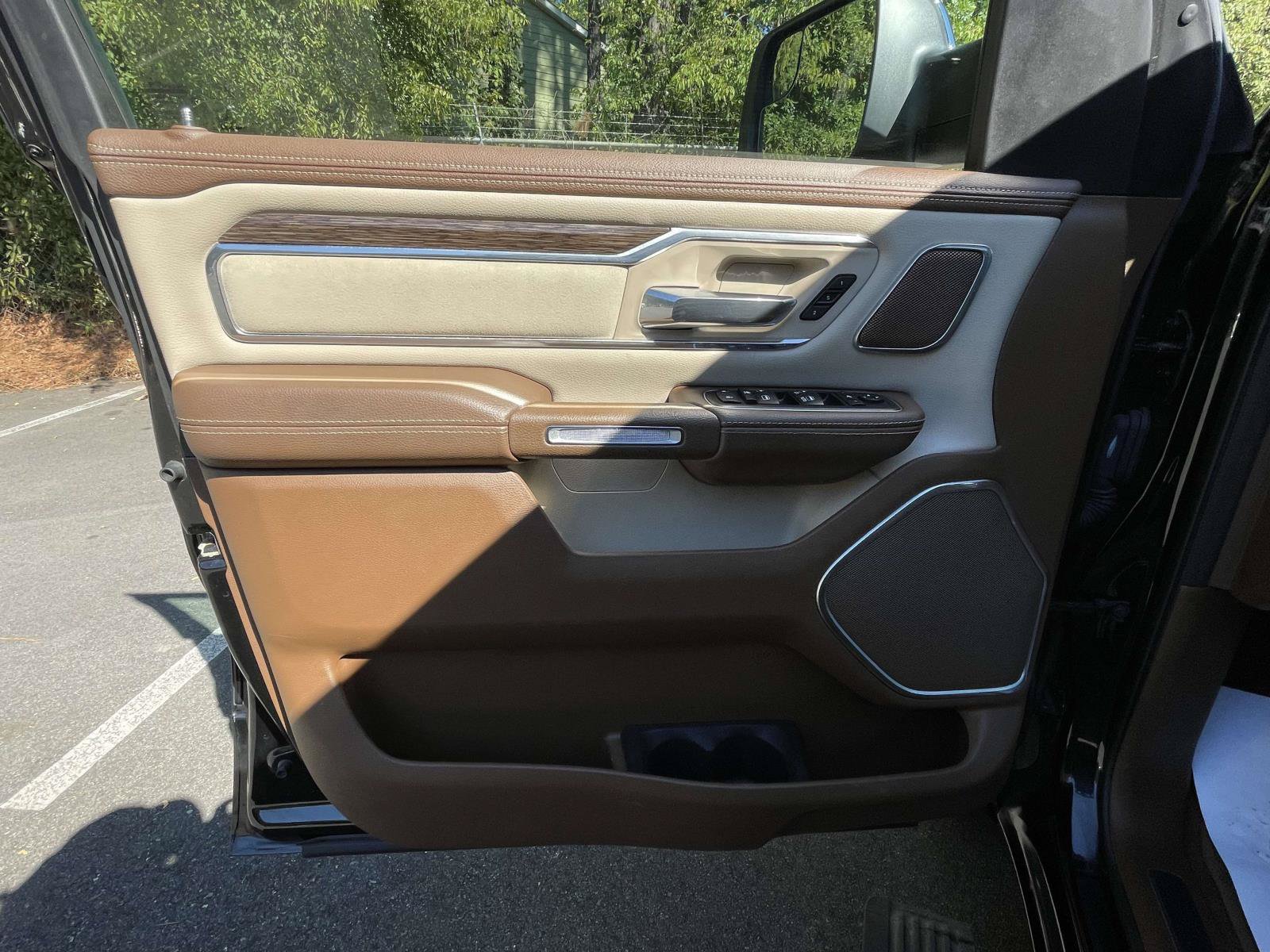 Used 2019 RAM 1500 Laramie AWD/4WD image 17